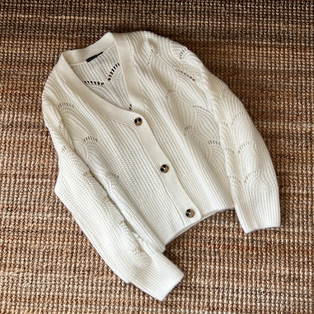 • White Cardigan •